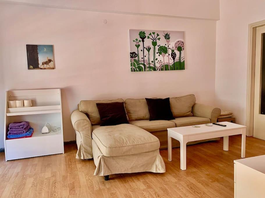 2 Bedroom Apartment 300 Meters Metro Aghios Loanis Athena Bagian luar foto